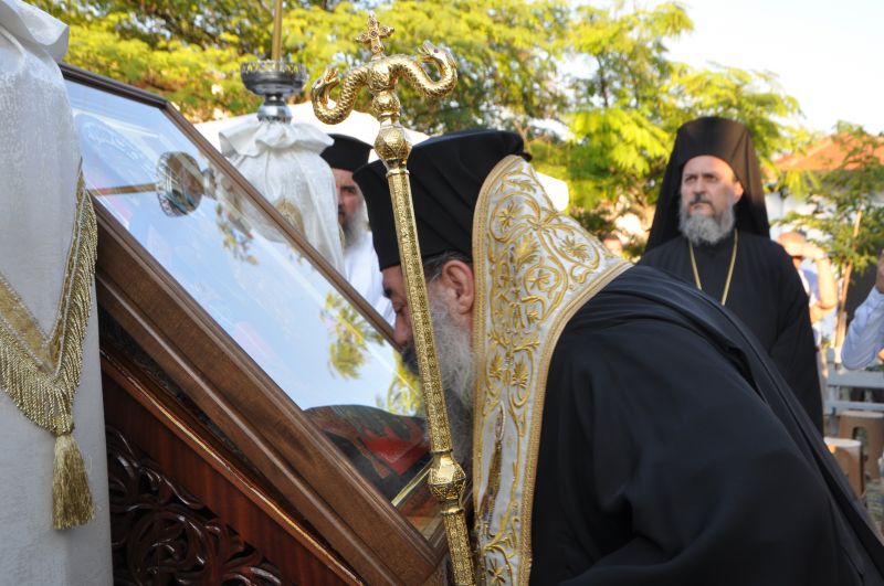 Ἐγκαίνια τοῦ Ἱεροῦ Ναοῦ τῆς Παναγίας Πετρούσης καί χειροτονία Πρεσβυτέρου